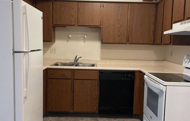 2 beds, 1 bath, 800 sqft, $850, Unit 9