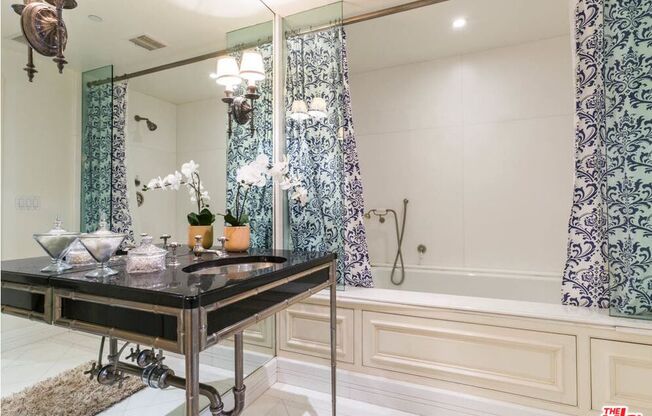 2 beds, 3 baths, 2,089 sqft, $8,500, Unit 1402