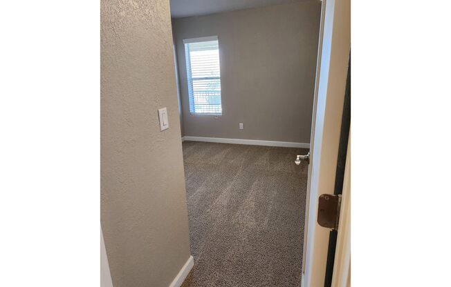 2 beds, 1.5 baths, 895 sqft, $1,475, Unit 204