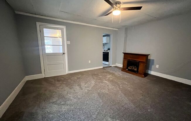 2 beds, 1 bath, $1,250, Unit Apt 2