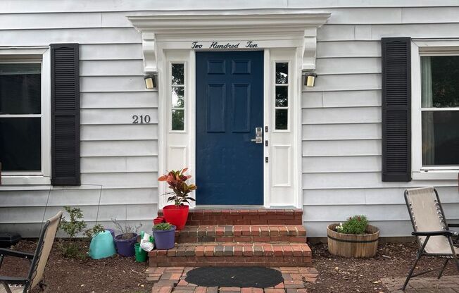 Del Ray (210 E Windsor Ave)