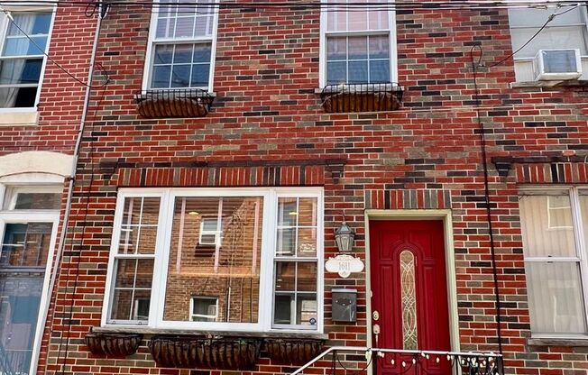 Stunning 2-Bedroom Townhome with Finished Basement in Passyunk Square! Available June 1st!