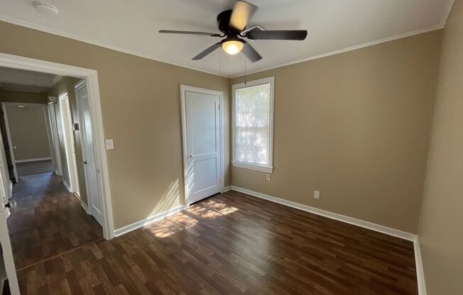 3 beds, 1 bath, $1,100