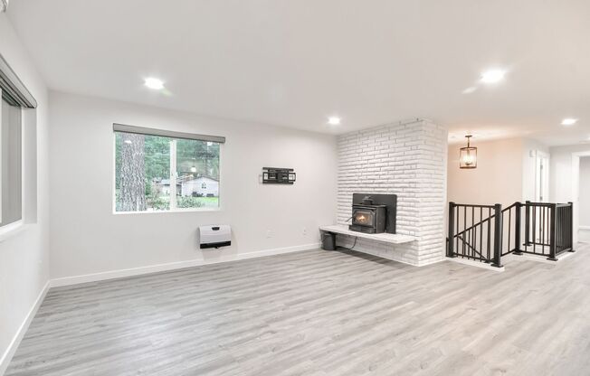 Beautifully renovated Home Briarwood!