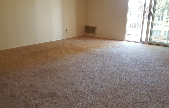 2 beds, 1 bath, $1,250, Unit APARTMENT E