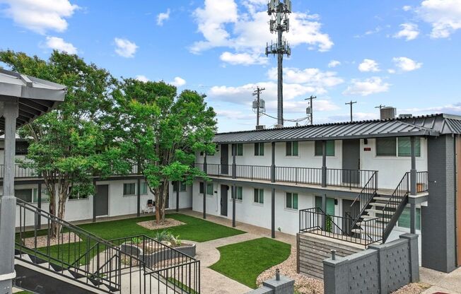 CrestHaus Apartments, LLC