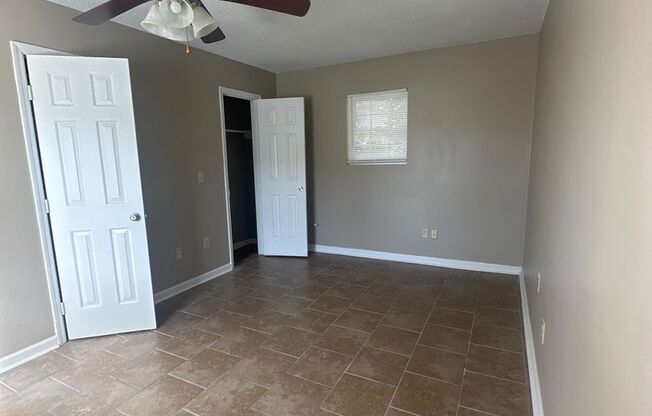 2 beds, 2 baths, $1,150, Unit 5