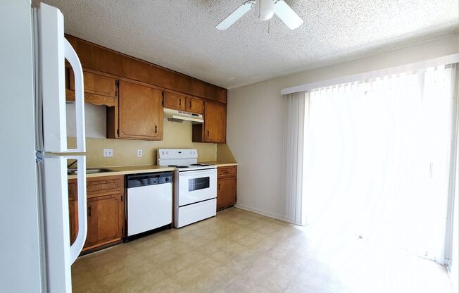 2 beds, 1 bath, 942 sqft, $695, Unit Apt A