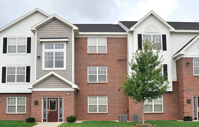 Modern Apartment Living at Towne Lakes Apartments, Grand Chute, Wisconsin