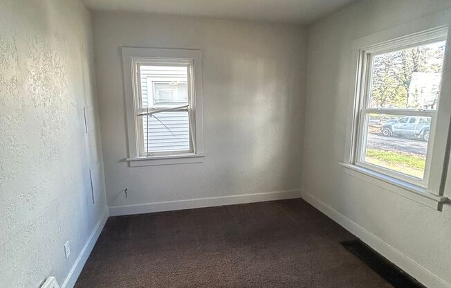 2 beds, 1 bath, $745