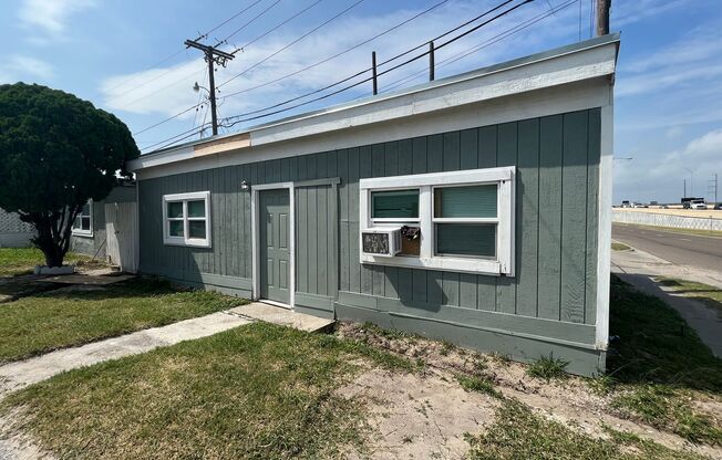 FLOUR BLUFF ONE BEDROOM W/ BILLS PAID!!