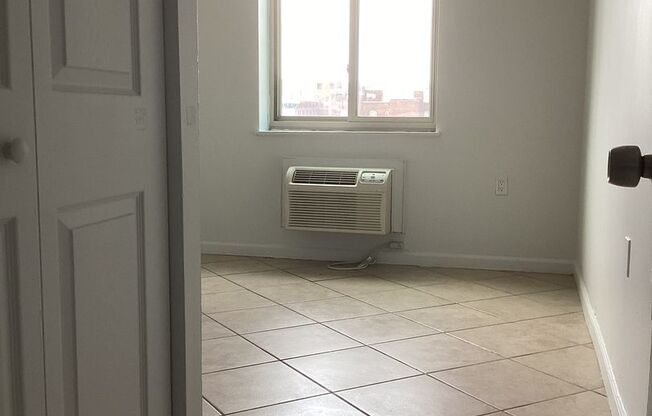 2 beds, 1 bath, $1,555