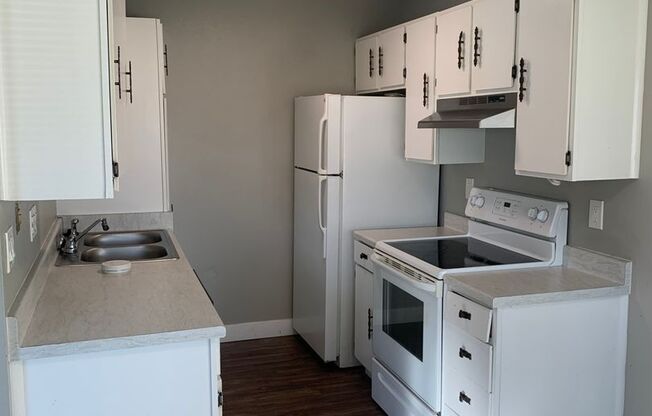 2 beds, 1 bath, 690 sqft, $995, Unit #4