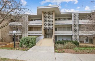 Fantastic Garden Condo in Spring Lake Bethesda