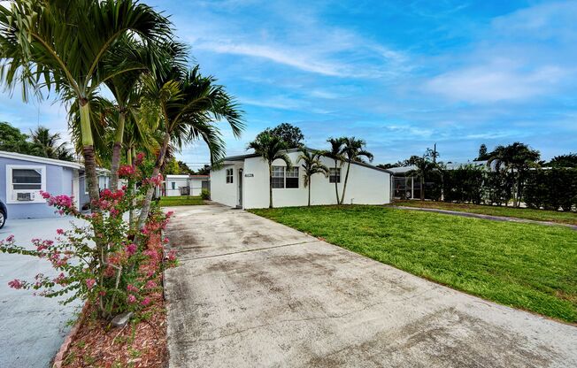 The perfect 3/2 single home in Margate - Washer and Dryer in unit - Special Deposit $995 w/ approved credit!