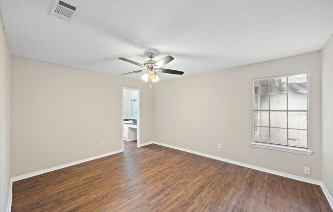 Lovely 3 Bedroom 2 Bath Duplex Home with Totally Private Backyard with Nice Wooden Privacy Fence!!