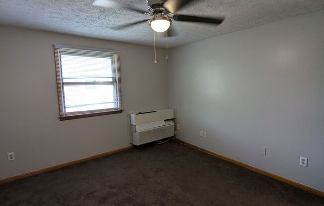 2 beds, 1 bath, 800 sqft, $950, Unit Apt H