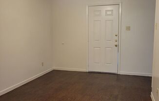 1 bed, 1 bath, 520 sqft, $550, Unit 5 - SHOWABLE - 2 WEEKS FREE RENT