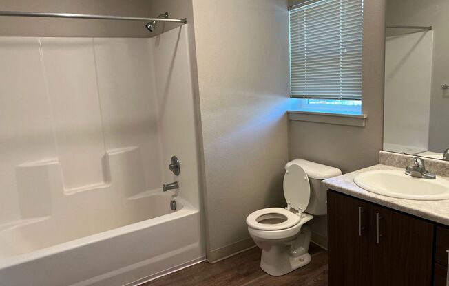 1 bed, 1 bath, 700 sqft, $1,599