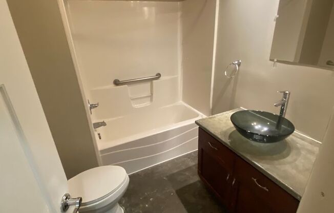 1 bed, 1 bath, 1,150 sqft, $850, Unit 506