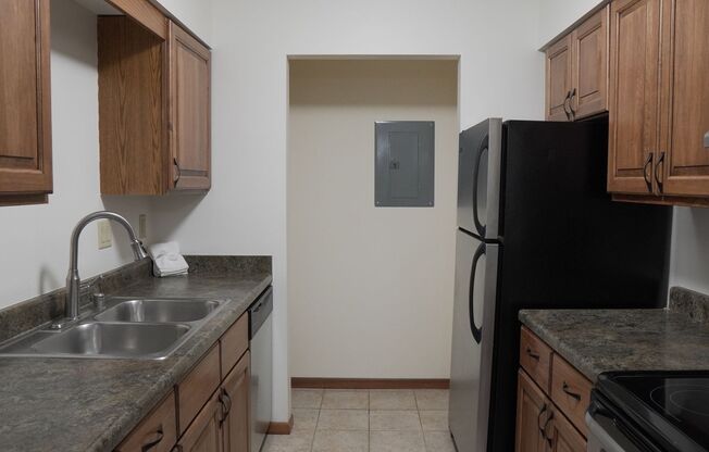 2 beds, 1 bath, 965 sqft, $1,615, Unit 7722CG