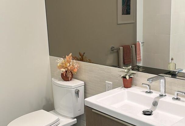 1 bed, 1 bath, 730 sqft, $3,000, Unit 889 Francisco St, UNIT 2402