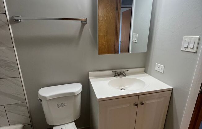 2 beds, 1 bath, $1,300, Unit 3