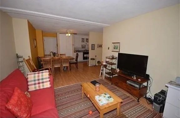 2 LA ROSE PL