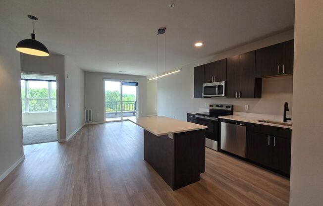 1 bed, 1 bath, 925 sqft, $2,060, Unit 8421-239