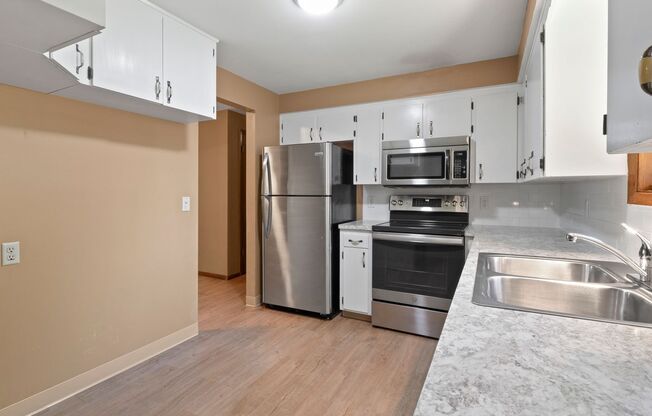 3 beds, 1 bath, $1,695, Unit 505