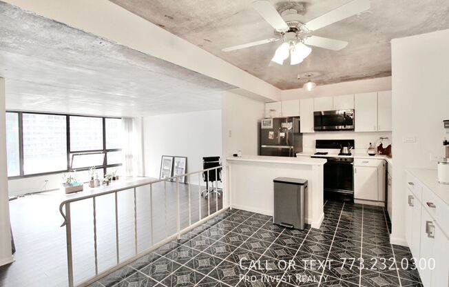 Available July 1st! Sun-filled Oversized 1Bed/1Bath in Full-Amenity Streeterville High-Rise!