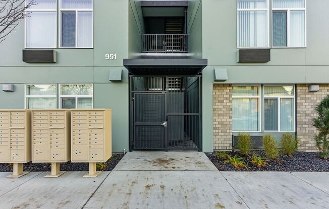 1 bed, 1 bath, 653 sqft, $1,450, Unit 210