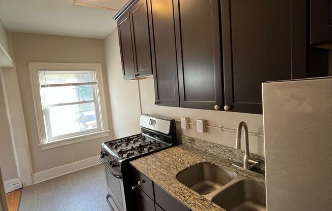 Studio, 1 bath, 450 sqft, $895, Unit 107