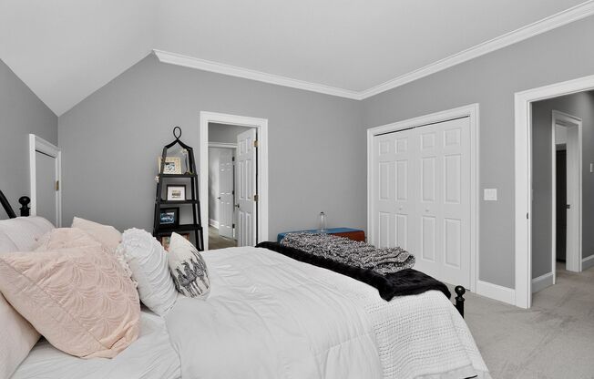 4 beds, 3.5 baths, $6,300