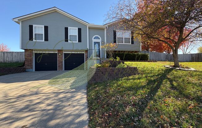 BEAUTIFUL BLUE SPRINGS HOME!!!