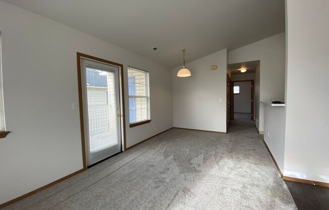 2 beds, 1 bath, $1,075, Unit K43