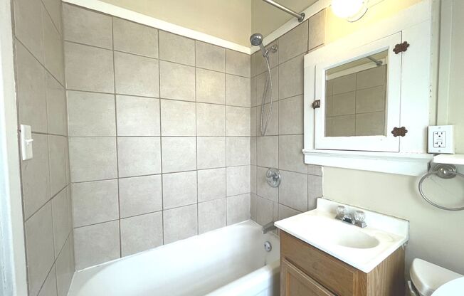 Studio, 1 bath, $850, Unit 1