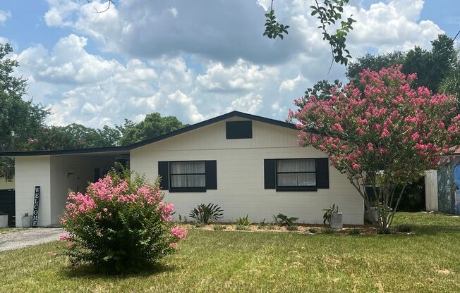 227 Lake Ellen Drive. Casselberry, FL 32707