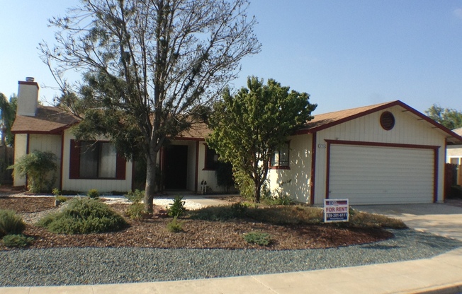 $1,950 Fowler & Gettysburg, 3 Bedroom Home - Ashcroft Ave, Clovis