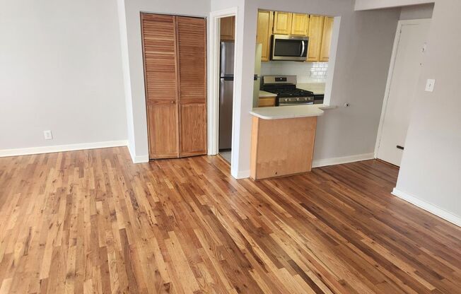 2 beds, 1 bath, 897 sqft, $2,235, Unit B-05