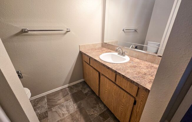 2 beds, 1 bath, 840 sqft, $1,250, Unit 61