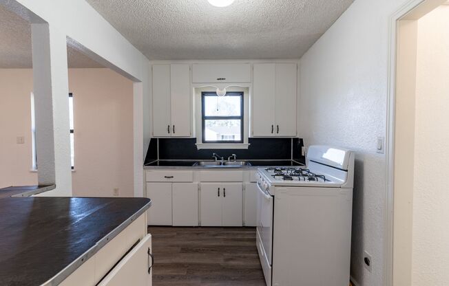 2 beds, 1 bath, $1,050