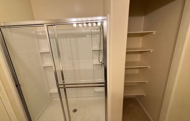 3 beds, 2 baths, $1,850, Unit UNIT 2022