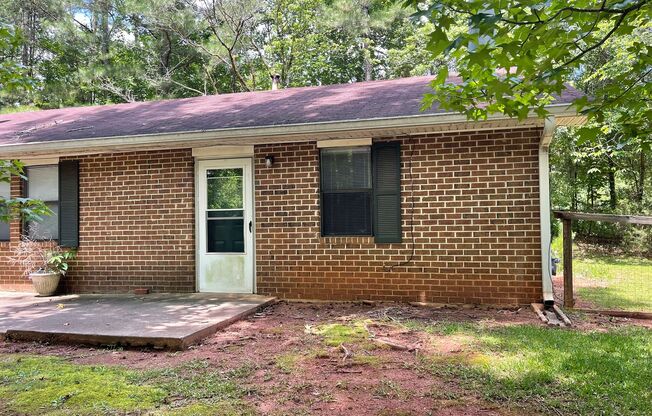 2 BR 1 BA Eastside Duplex! Available for move in now!