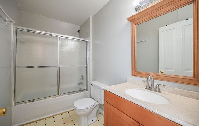 3 beds, 1 bath, $2,295, Unit 2667 1