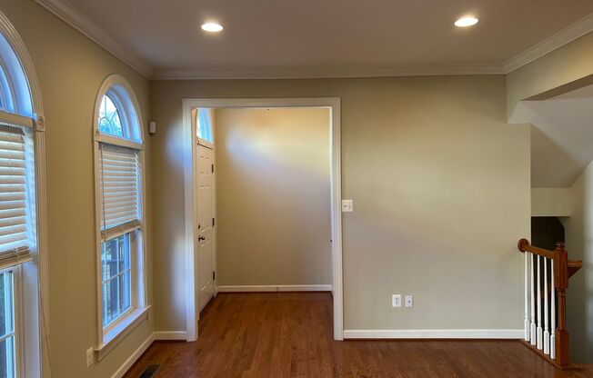 3 beds, 2.5 baths, $3,000