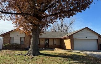 3 bed 2 bath home for rent with wood floors, lots of character and large backyard near Hefner and Rockwell!