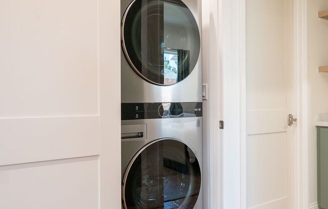 Contemporary New home in Monrovia