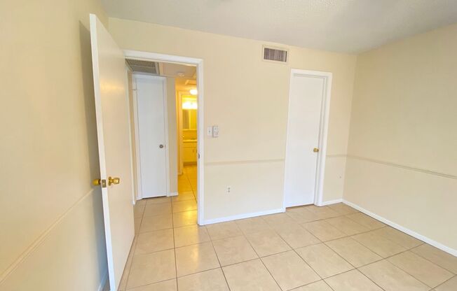 1 bed, 1 bath, $1,200, Unit UNIT 62