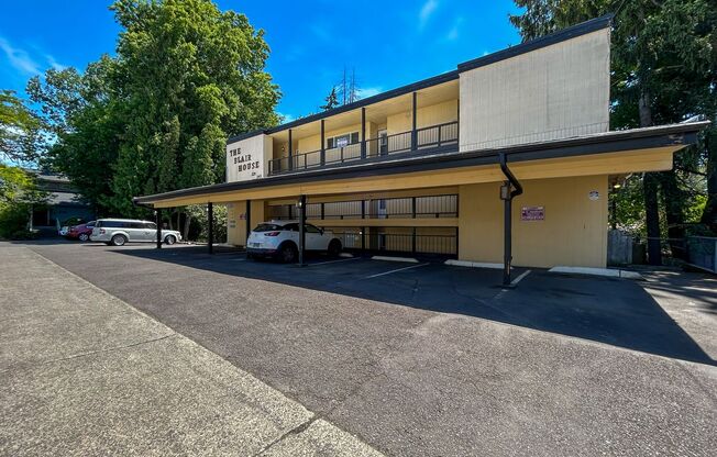 RENT SPECIAL: ½ Off First Full Month's Rent With One Year Lease! ~ 227 24th